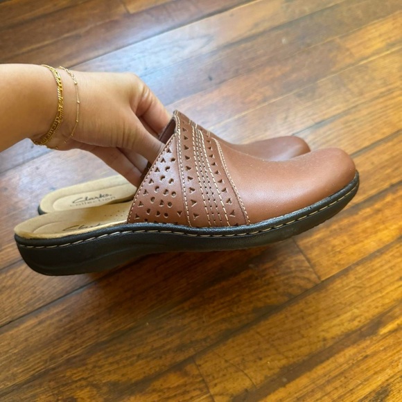 Clarks Women’s Brown Slip-On Shoes Mules - Picture 4 of 6